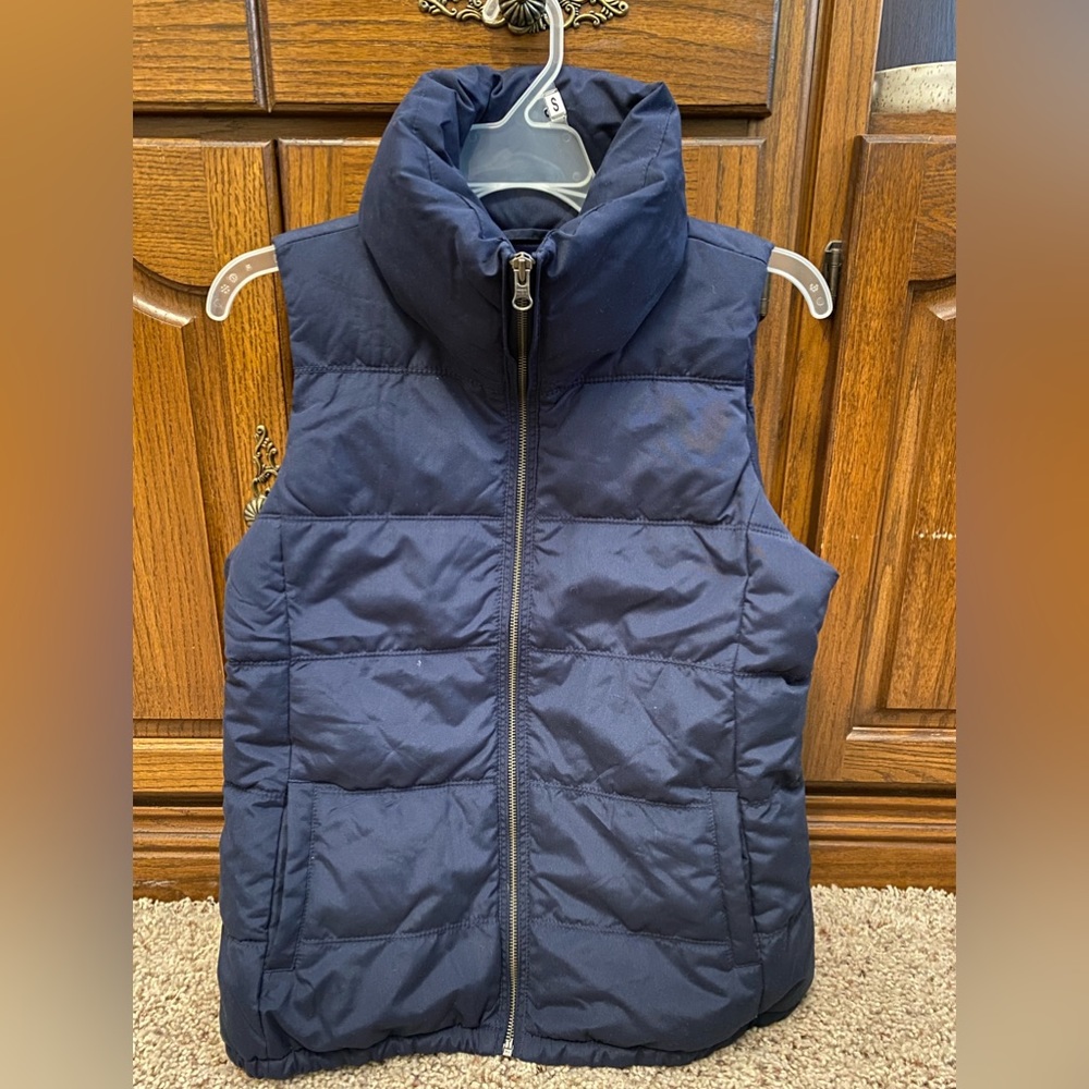 Old Navy Women’s Navy Puffy Vest Size Small